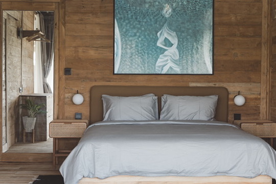 Wood-panelled bedroom at Rumah Srawung
